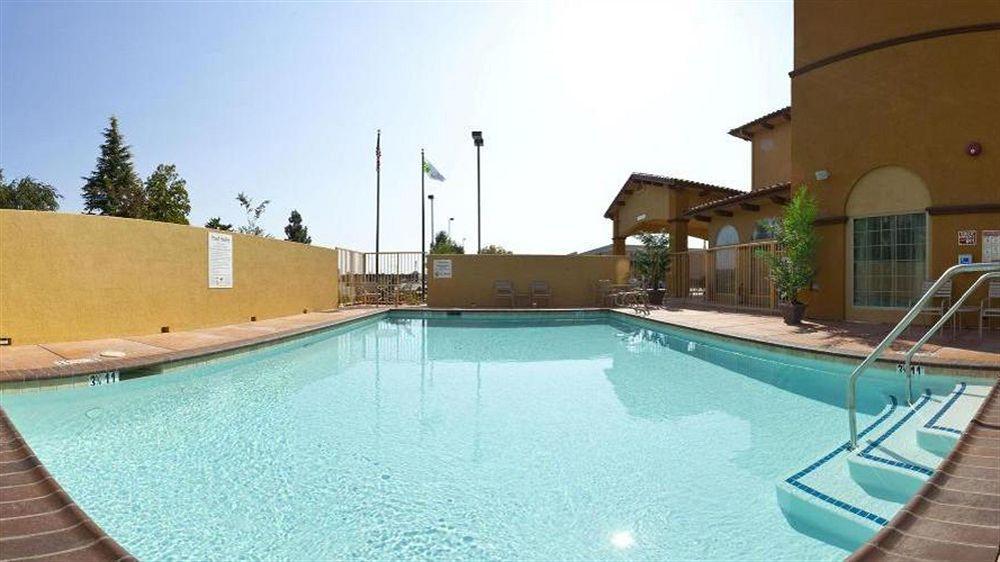 Holiday Inn Express Hotel & Suites Willows By Ihg Esterno foto