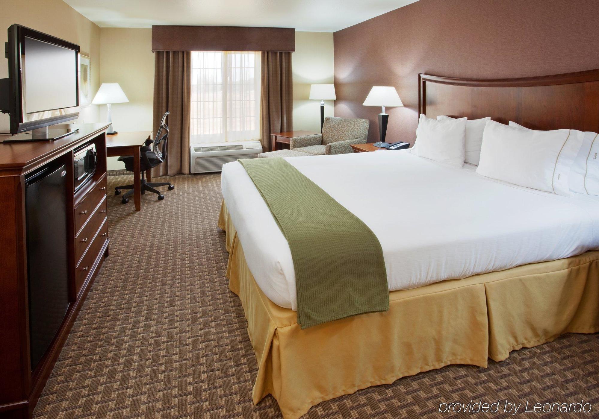 Holiday Inn Express Hotel & Suites Willows By Ihg Esterno foto